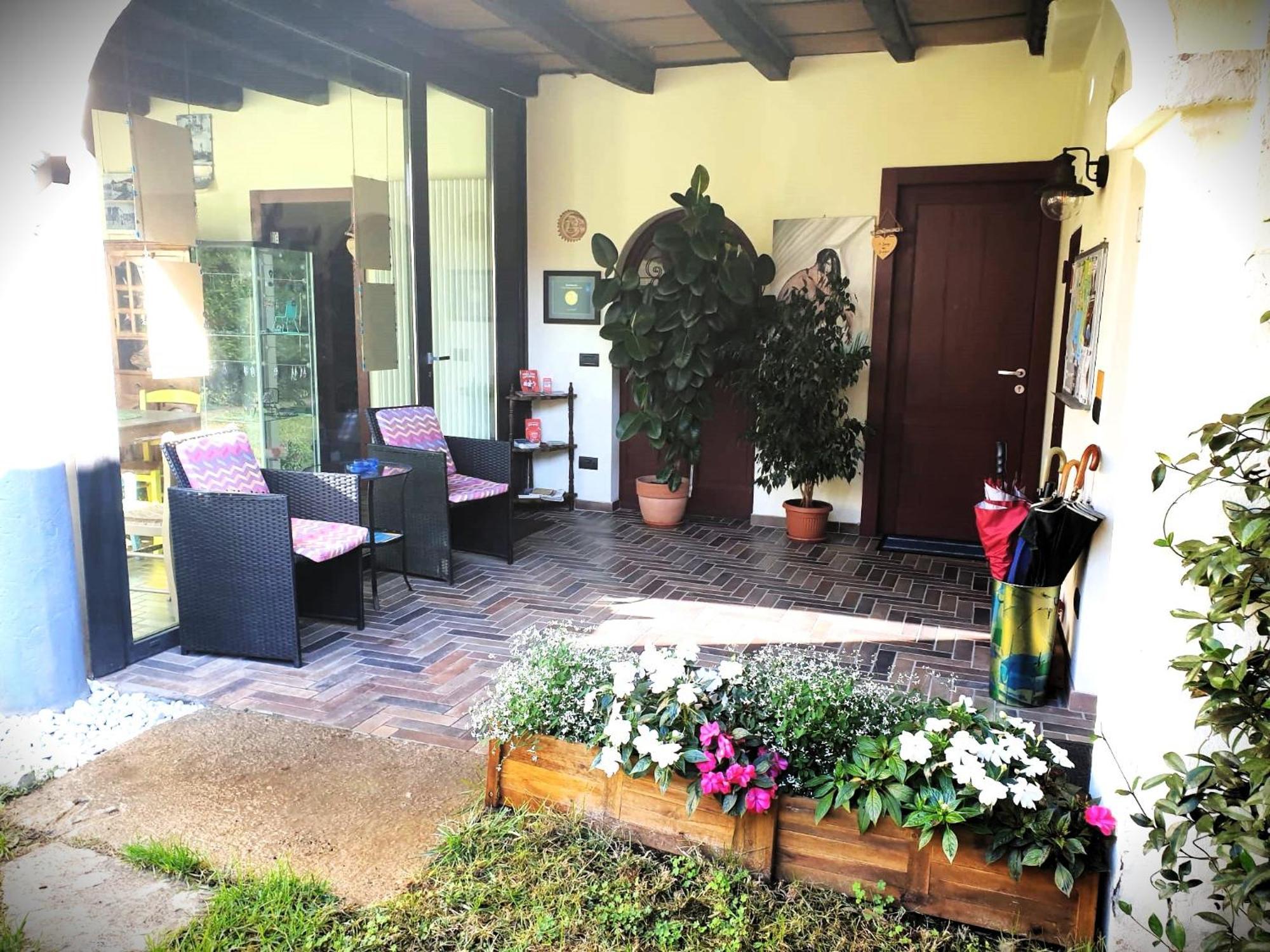 Le Tre Arti Bed and Breakfast Gavirate Exteriör bild
